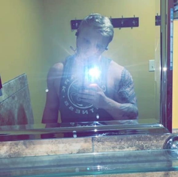 Meet your Posher, Chris - Picture 1 of 1